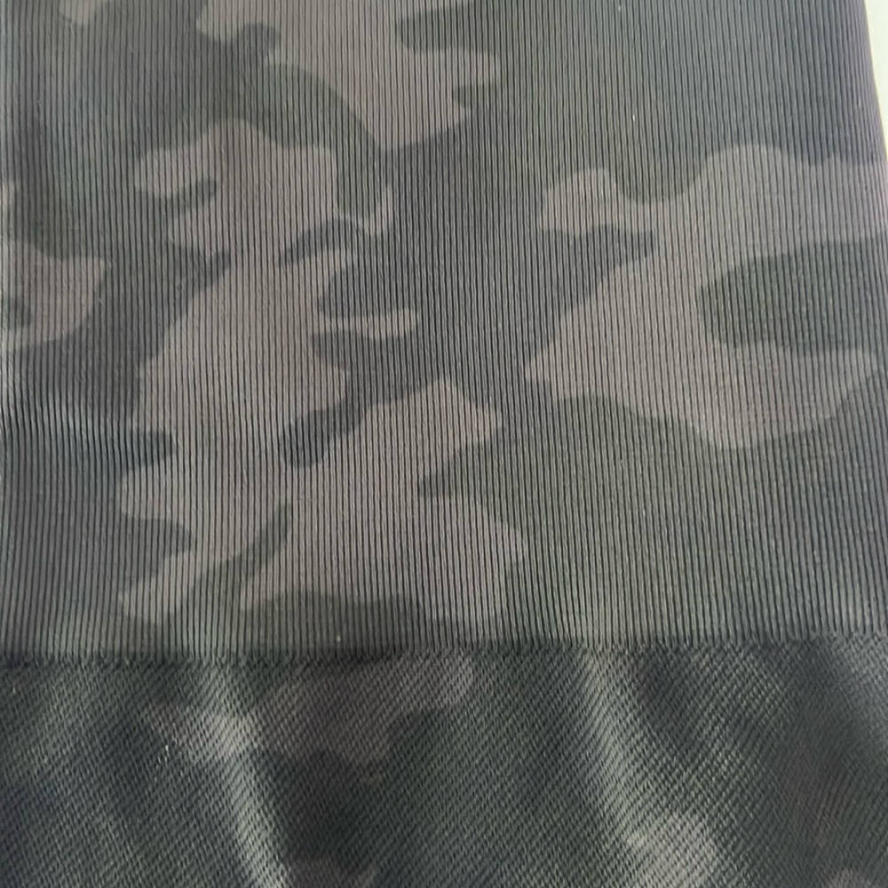 Women’s Spanx leggings large camo pattern great condition